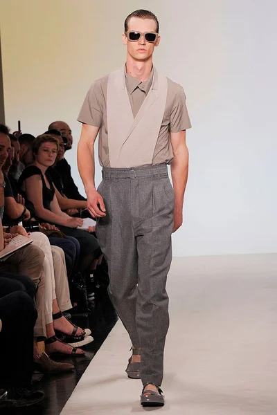 Look 13